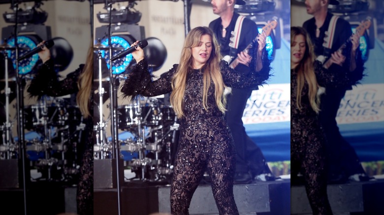 Kelly Clarkson performed on stage at 