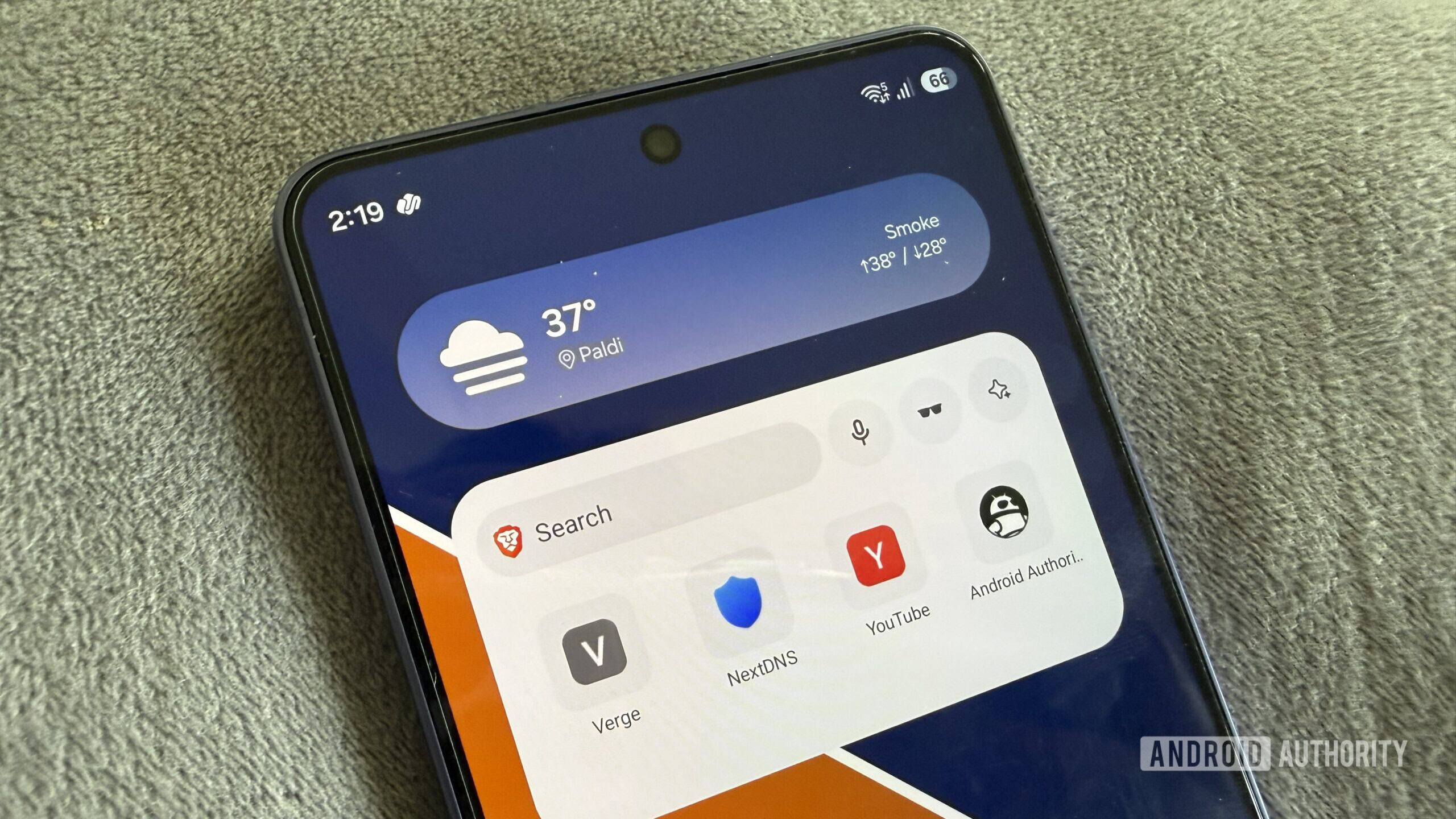 A bold widget on the Galaxy S26 home screen