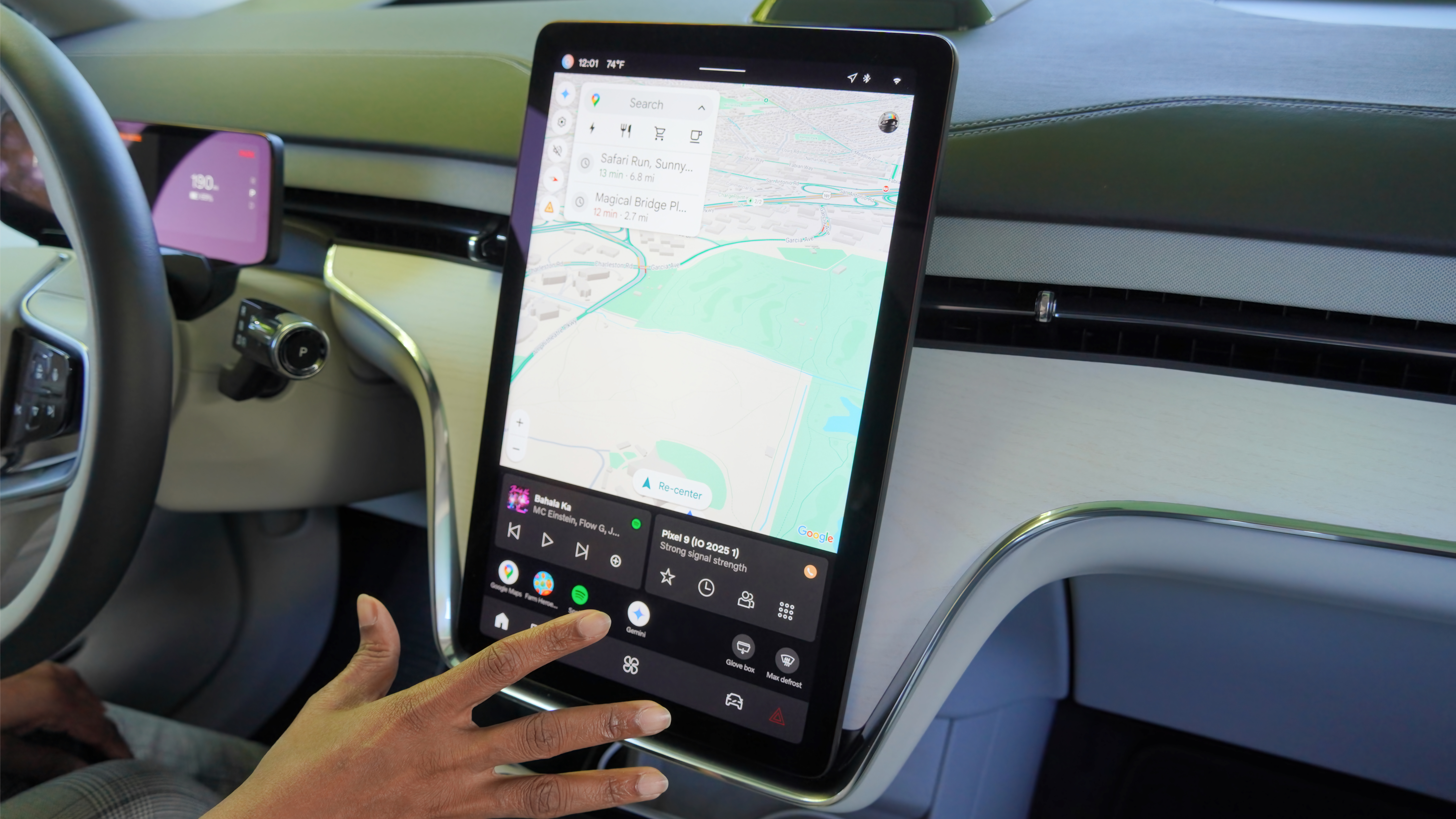 Full screen Android Auto interface with Gemini.