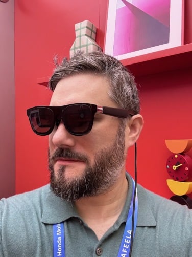 Journalist Timothy Werth wears Xreal One Pro glasses