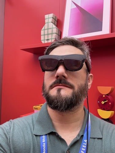 Journalist Timothy Werth wears Xreal One Pro glasses