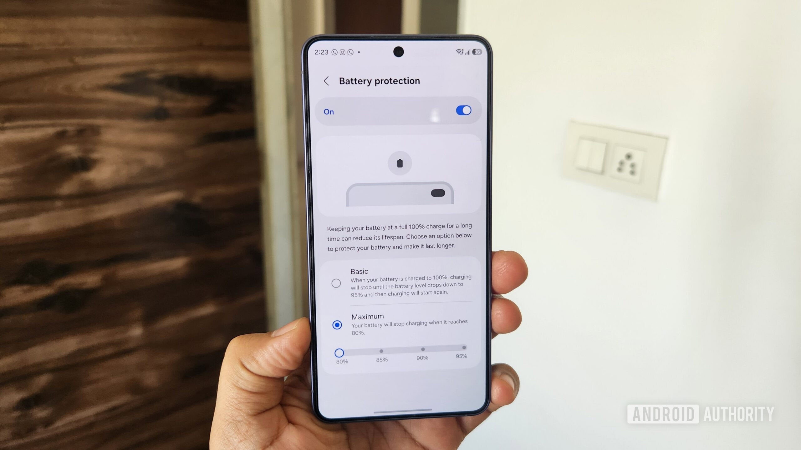 On hand the S26 displays the battery protection menu