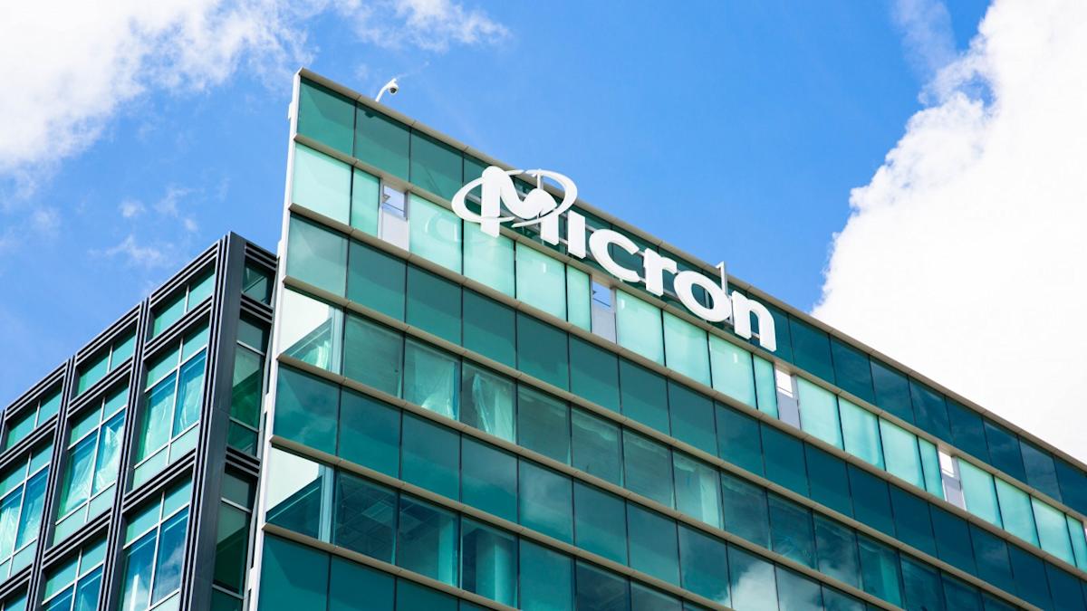 Is Micron Quietly Preparing for a Decline in AI Demand?